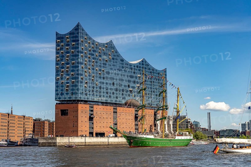 Tall ship Alexander von Humboldt II in front of the Elbe Philharmonic Hall, parade of ships and sailboats at Hafengeburtstag Hamburg 2025 in the Hanseatic City of Hamburg, Germany