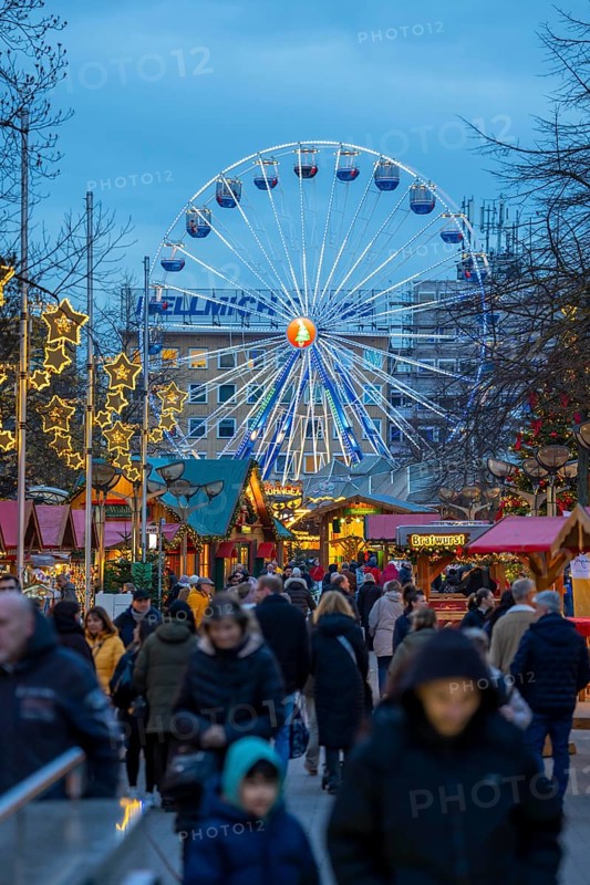 Christmas market in downtown Duisburg, KönigstraÃŸe, Ferris wheel, North Rhine-Westphalia, Germany