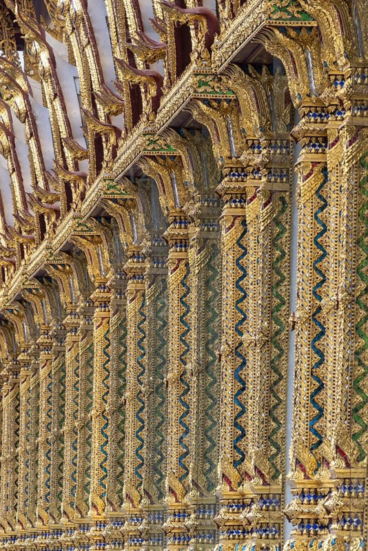 Columns with mosaic decorations (Lai Kranok), also: golden, mosaic-decorated Thai temple columns (Sao), decorated in the Lai Kranok style, typical of Rattanakosin architecture (Bangkok style), on the outer faÃ§ade of the Ubosot (ordination hall), Wat Chana Songkhram, Phra Nakhon, Bangkok, Thailand