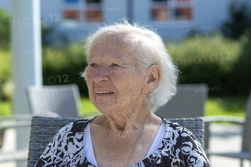 86-year-old woman, retirement home, Jettingen, Baden-WÃ¼rttemberg, Germany