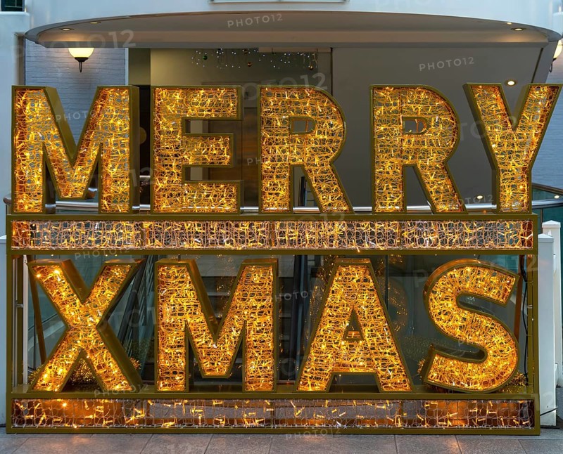 Electric lights Merry Xmas display message