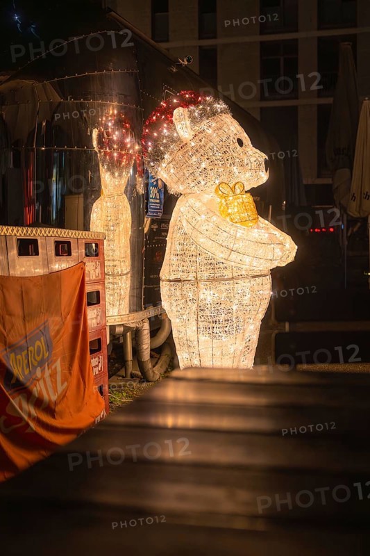 Glowing bear decorated on an atmospheric Christmas night at a Christmas market, Sindelfingen, BÃ¶blingen district, Germany