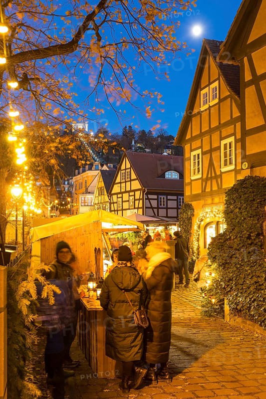 Elbhangfest Christmas market in Dresden Loschwitz in the historic village center of Loschwitz during Advent, Dresden, Saxony, Germany