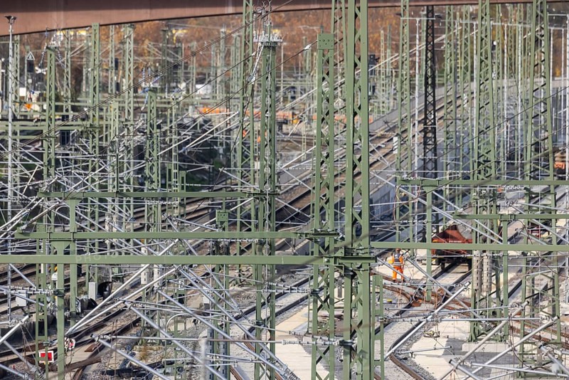 New parking station in UntertÃ¼rkheim. As part of Stuttgart 21, train traffic is being reorganized. Among other things, 33 sidings are being built. A jumble of rails and overhead lines. Symbolic photo of railway infrastructure. Stuttgart, Baden-WÃ¼rttemberg, Germany