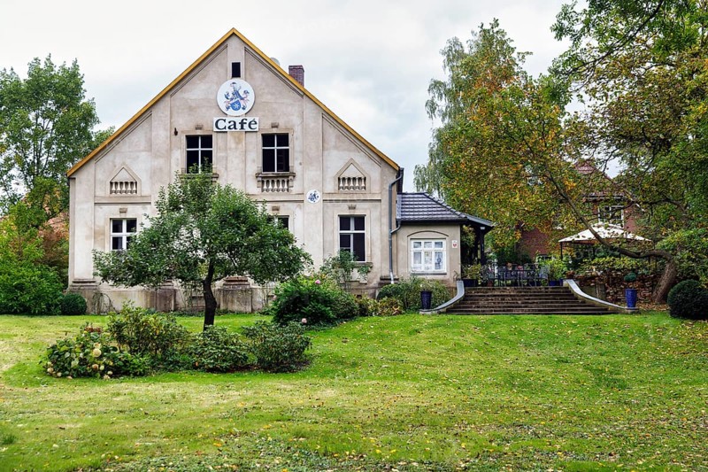 CafÃ© Kietz, holiday apartments, former manor with garden, Lenzerwische, Prignitz district, Brandenburg, Elbe Valley, Germany