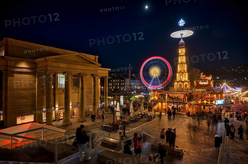 Night view, Christmas market with Christmas pyramid, Ferris wheel, New Palace, Schlossplatz, Königsbau, Christmassy, Stuttgart, Baden-WÃ¼rttemberg, Germany