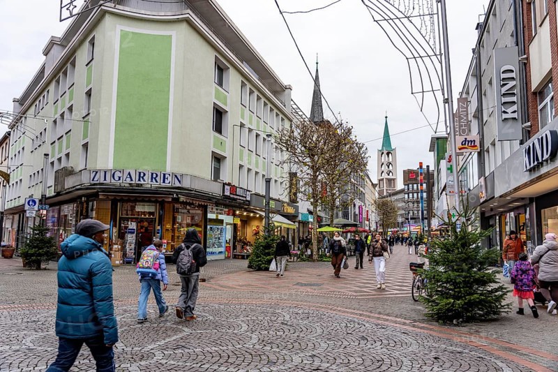 Christmas decoration in downtown Gelsenkirchen, am BahnhofsstraÃŸe, North Rhine-Westphalia, Germany