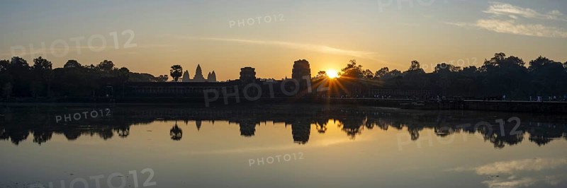 Angkor Wat, sunrise, Angkor, UNESCO World Heritage Site, Siem Reap, Cambodia, Indo-China, Southeast Asia