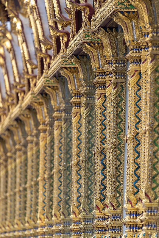 Columns with mosaic decorations (Lai Kranok), also: golden, mosaic-decorated Thai temple columns (Sao), decorated in the Lai Kranok style, typical of Rattanakosin architecture (Bangkok style), on the outer faÃ§ade of the Ubosot (ordination hall), Wat Chana Songkhram, Phra Nakhon, Bangkok, Thailand