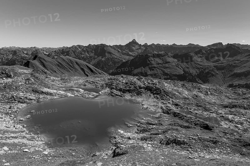 Mountain panorama over Laufbichlsee, behind it the Hochvogel, 2592m, AllgÃ¤u Alps, AllgÃ¤u, Bavaria, Germany