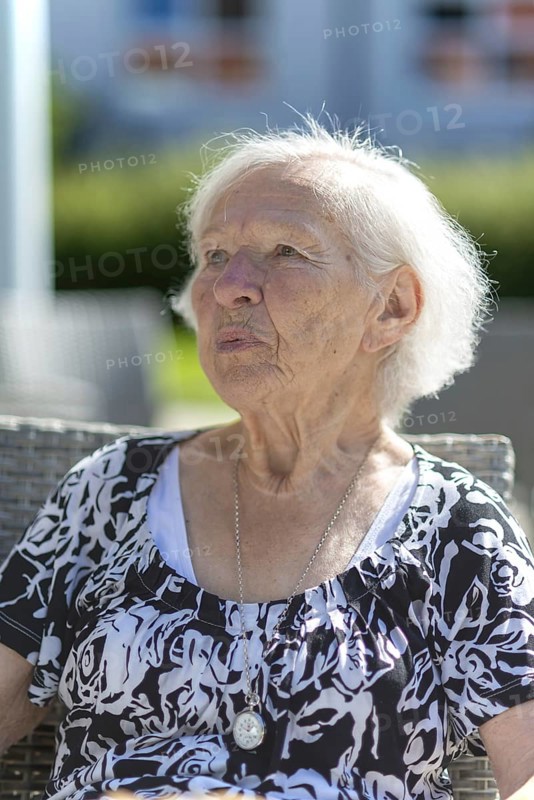 86-year-old woman, retirement home, Jettingen, Baden-WÃ¼rttemberg, Germany