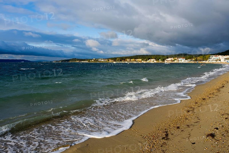 Beach with waves and a cloudy sky up to the horizon, beach near GÃ¼zelyali, GÃ¼zelyalÄ±, Ã‡anakkale, Canakkale, Marmara region, Turkey