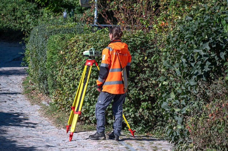 Land surveyor at work, Ahrenshoop, DarÃŸ, Mecklenburg-Western Pomerania, Germany