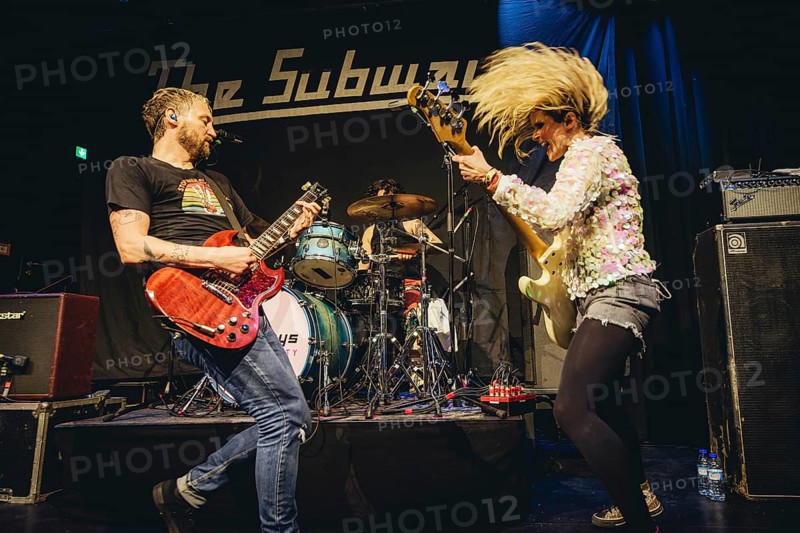 Billy Lunn (singer and guitarist) and Charlotte Cooper (singer and bassist) from The Subways live on For Eternity Tour 2025 at Hole44 in Berlin on 29.11.2025