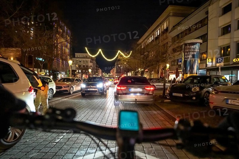 Cycling in the city, in the dark, in the evening, inner-city road, bicycle road, two-wheeler traffic has priority, 30 km/h zone, cyclist perspective, Essen, North Rhine-Westphalia, Germany