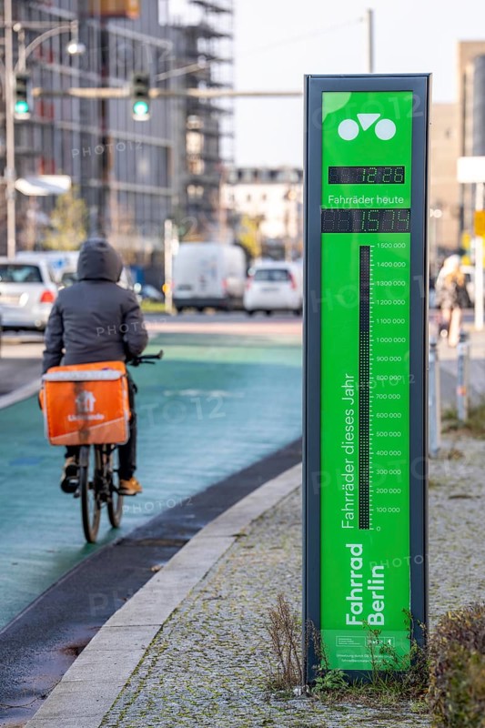 Bicycle barometer on Karl-Marx-Allee in Berlin, the number of bicycles passing by the counting point, cycle path is measured via an induction loop, there are 3 bicycle barometer locations and a total of 24 cycle traffic counting points in the city, they should provide data for planning cycling, Germany