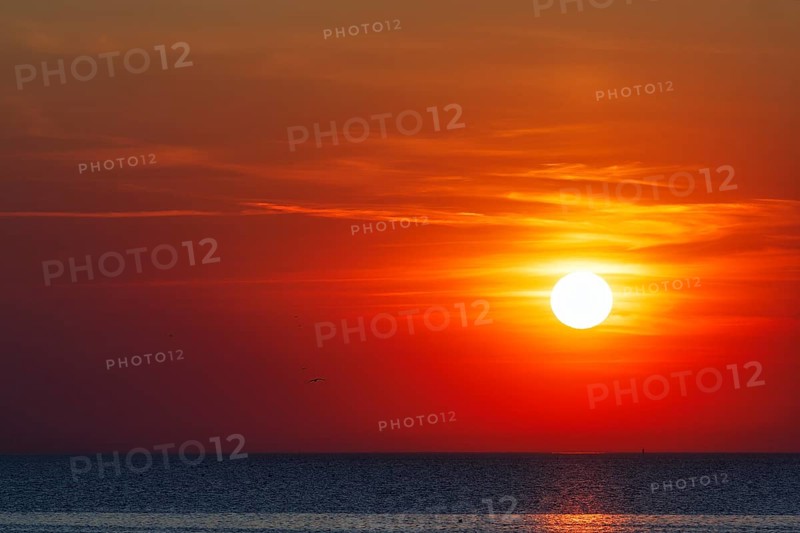 Orange-red sunset over the North Sea, coastline, Duhnen, Cuxhaven, Lower Saxony, Germany