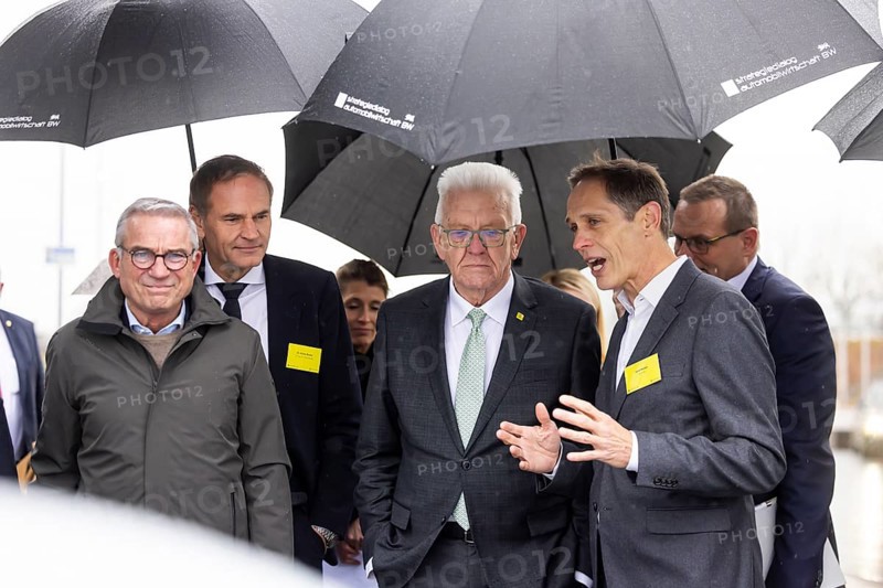 Annual event on the BW Automotive Industry Strategy Dialogue (SDA) in Stuttgart. From left, Thomas Strobl (CDU, Minister of the Interior), Oliver Blume (CEO Porsche AG and Volkswagen AG), Winfried Kretschmann, (Greens, Minister-President BW), Gerd Walker (AUDI AG, Chief Logistics Officer) . Automotive industry conference. Stuttgart, Baden-WÃ¼rttemberg, Germany