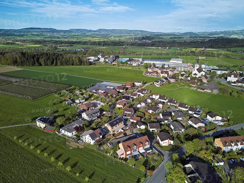 View of the village with the Oberdorf quarter and the Catholic parish church of the Nativity of the Virgin, Sins, Freiamt, Canton, Aargau, Switzerland