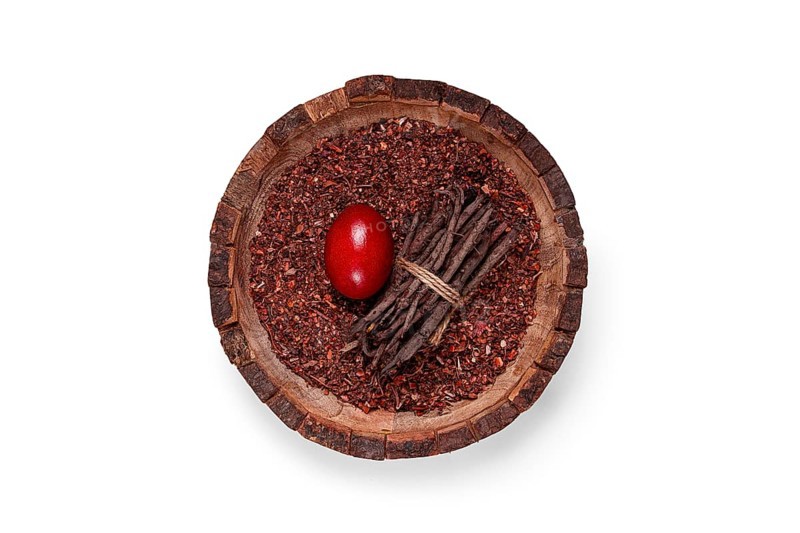 Madder dye, Endro, rhizome for coloring eggs, powder from the roots of endro with onion husks, in a wooden plate, top view, Easter, Georgia