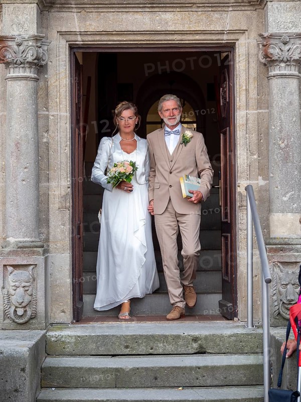 Elderly couple's wedding, registry office