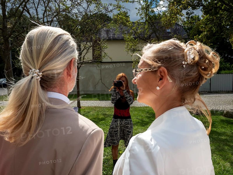 Elderly couple's wedding with photographer