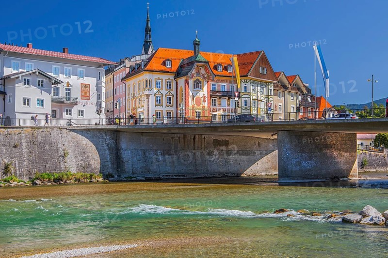 Isar bank with Isar bridge and Marienstift or Krugledererhaus, Bad Tölz. Isartal, Upper Bavaria, Bavaria, Germany