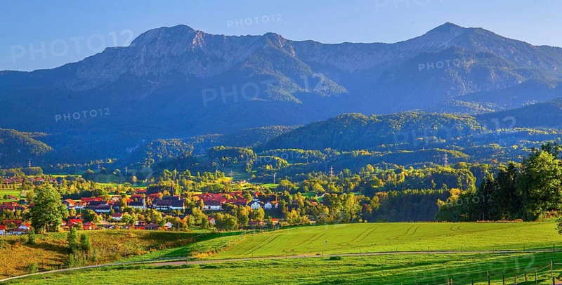 View of the village with Herzogstand 1731m and Heimgarten 1791m, GroÃŸweil, Loisachtal, Das Blaue Land, Upper Bavaria, Bavaria, Germany