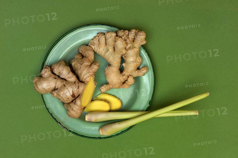 Ginger tubers and lemongrass on plate, Zingiber officinale, Cymbopogon citratus