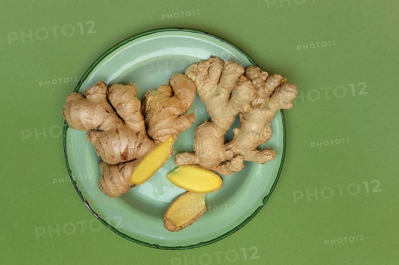 Ginger tubers and ginger slices on plate, Zingiber officinale