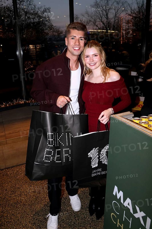 Maximilian Seitz, Eva Bloss, 5th Charity Celebrity Pack 2025 campaign for street sweeps e.V. at Bikini Berlin, 26.11.2025