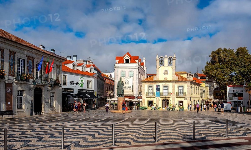 October 5th Square, Praca 5 de Outubro named after the 1910 revolution that led to the abolition of the monarchy in Portugal, Cascais, Portugal