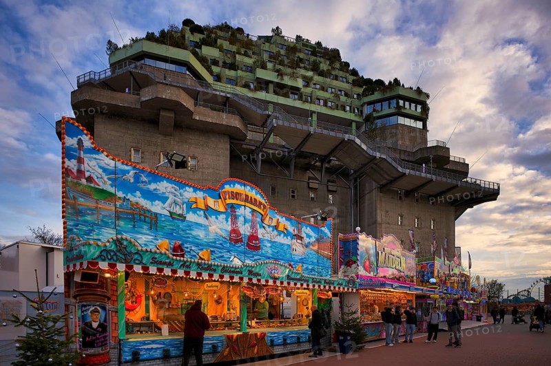 Food stalls, fish stand, food stalls, Hamburger Dom, Winterdom, folk festival, funfair, behind climate-neutral faÃ§ade greening, Hamburg bunker, former anti-aircraft bunker, Heiligengeistfeld, St. Pauli, Free and Hanseatic City of Hamburg, Germany
