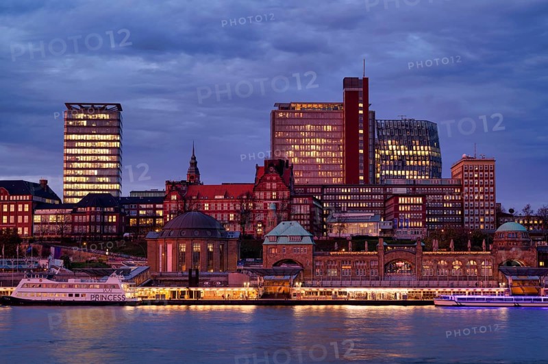 Excursion boats, piers, Free and Hanseatic City of Hamburg, evening light, twilight, Germany