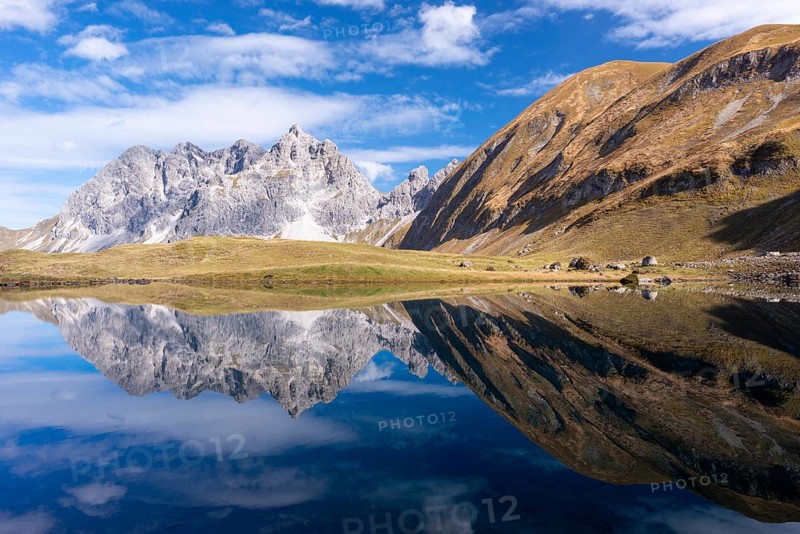 Mountain panorama in autumn, Eissee, Oytal, behind GroÃŸer Wilder, 2379m, Hochvogel and Rosszahn Group, AllgÃ¤u Alps, AllgÃ¤u, Bavaria, Germany