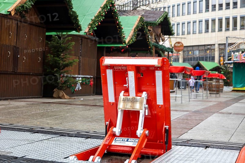 Ludwigshafen Christmas market: The market is fenced all around and secured with anti-terrorist barriers at the only entrance