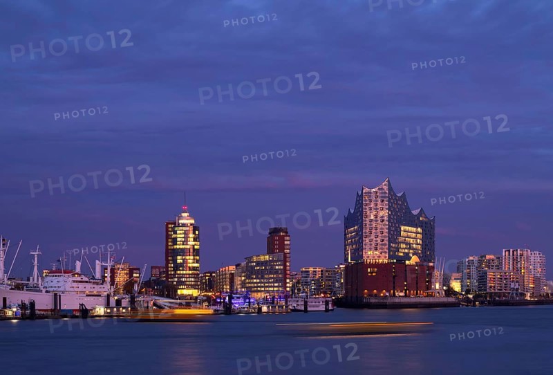 Shipping traffic on Norderelbe in front of Elbe Philharmonic Hall, Elphie, museum ship Cap San Diego, Columbus House, Hafencity, Kehrwiederspitze, The Crown residential complex, motion effect, wiping effect, long exposure, Free and Hanseatic City of Hamburg, blue hour, evening light, twilight, Germany