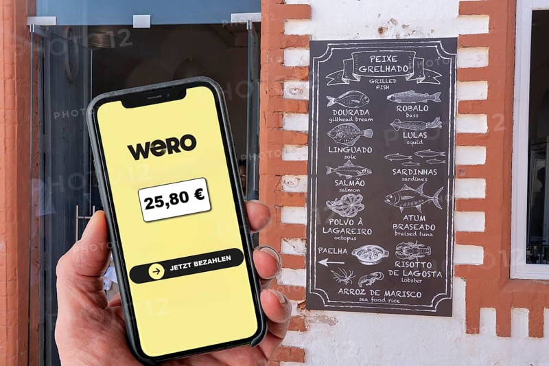 Symbolic image, photo montage, about the European WERO payment service, currently you can only send or receive money directly to another person, P2P, person-to-person, for use in stationary retail or catering, to be introduced from 2026