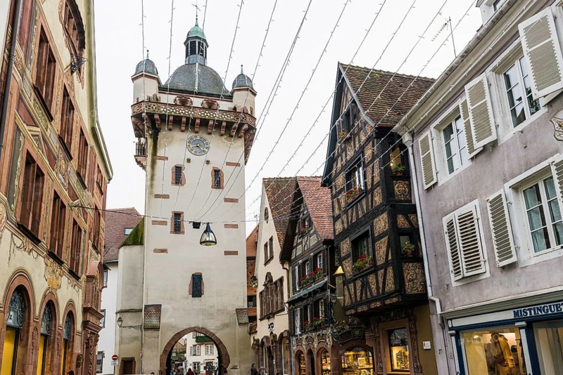 Clock tower and artfully painted half-timbered houses, Tour de l'Horloge, SÃ©lestat, Schlettstadt, Alsace, Bas-Rhin department, France