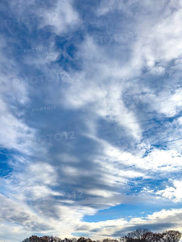 Cloud cover just in front of dusk with linear Altostratus clouds above it Cumulus mediocris with moderate vertical expansion, clouds torn at the right and top Cumulus fractus, international