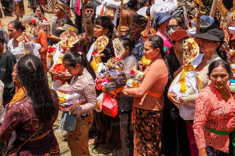 People dressed festively at a cremation ceremony (Ngaben), Ubud, Bali, Indonesia