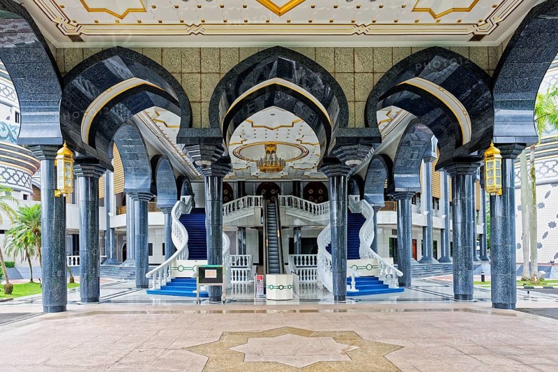 Jame' Asr Hassanil Bolkiah Mosque, King's entrance, Bandar Seri Begawan, Brunei