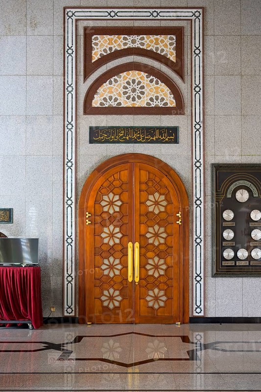 Jame' Asr Hassanil Bolkiah Mosque, Carved wooden door, Bandar Seri Begawan, Brunei