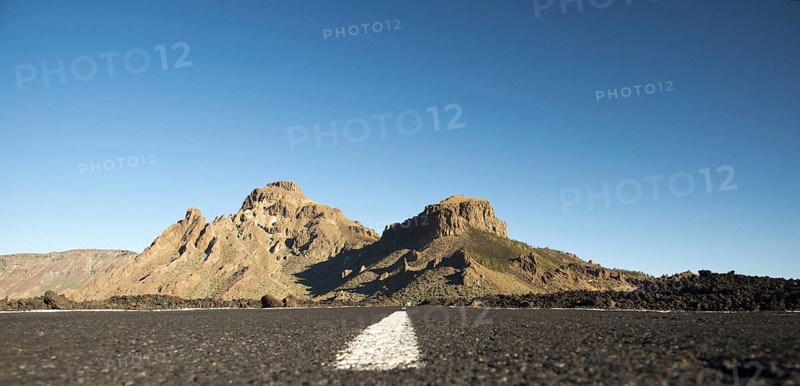 Europe, Spain, Canary Islands, Tenerife, Teide National Park, road, Montana de Chasna behind