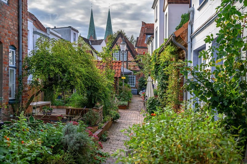 Gardens in the medieval corridors and courtyards of the old town, Hanseatic City of LÃ¼beck, Schleswig-Holstein, Germany