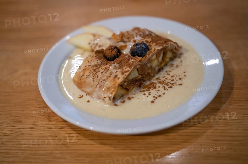 Piece of apple strudel, cake, vanilla sauce, on plate, dessert, food, Free and Hanseatic City of Hamburg, Germany