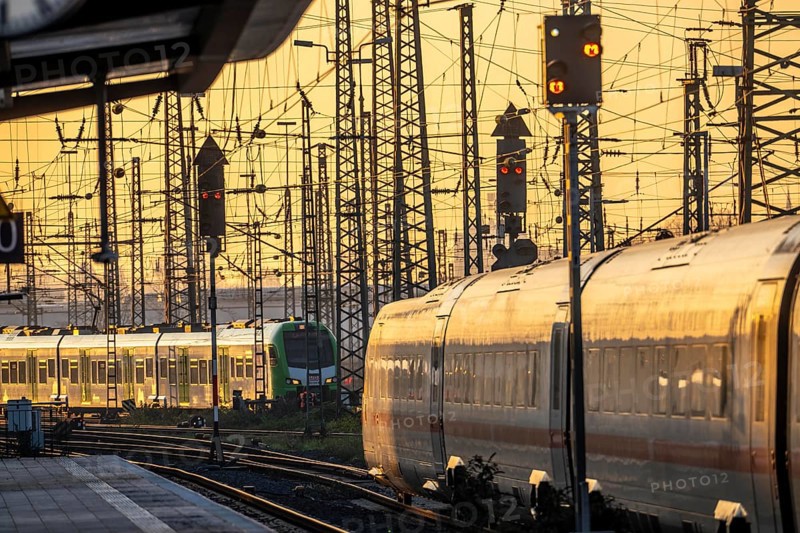 Dortmund Central Station, ICE train on the platform, North Rhine-Westphalia, Germany