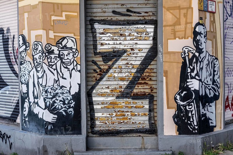 Street art in Essen, graffiti on an empty building on VarnhorststraÃŸe, city center, North Rhine-Westphalia, Germany