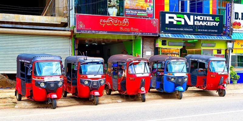 Street photography in Pussellawa, Sri Lanka