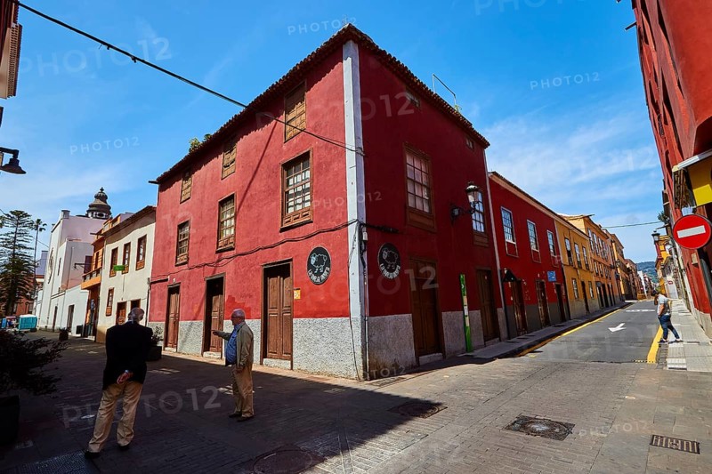 Historic street with red facades in sunshine, UNESCO World Heritage Old Town of San Crstobal de La Laguna, La Laguna, Tenerife, Canary Islands, Spain